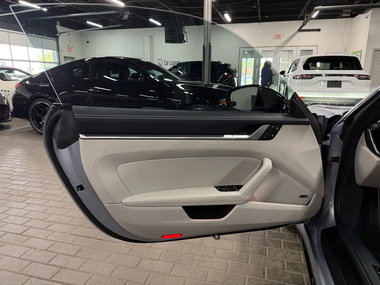 Porsche 911 - Image 23