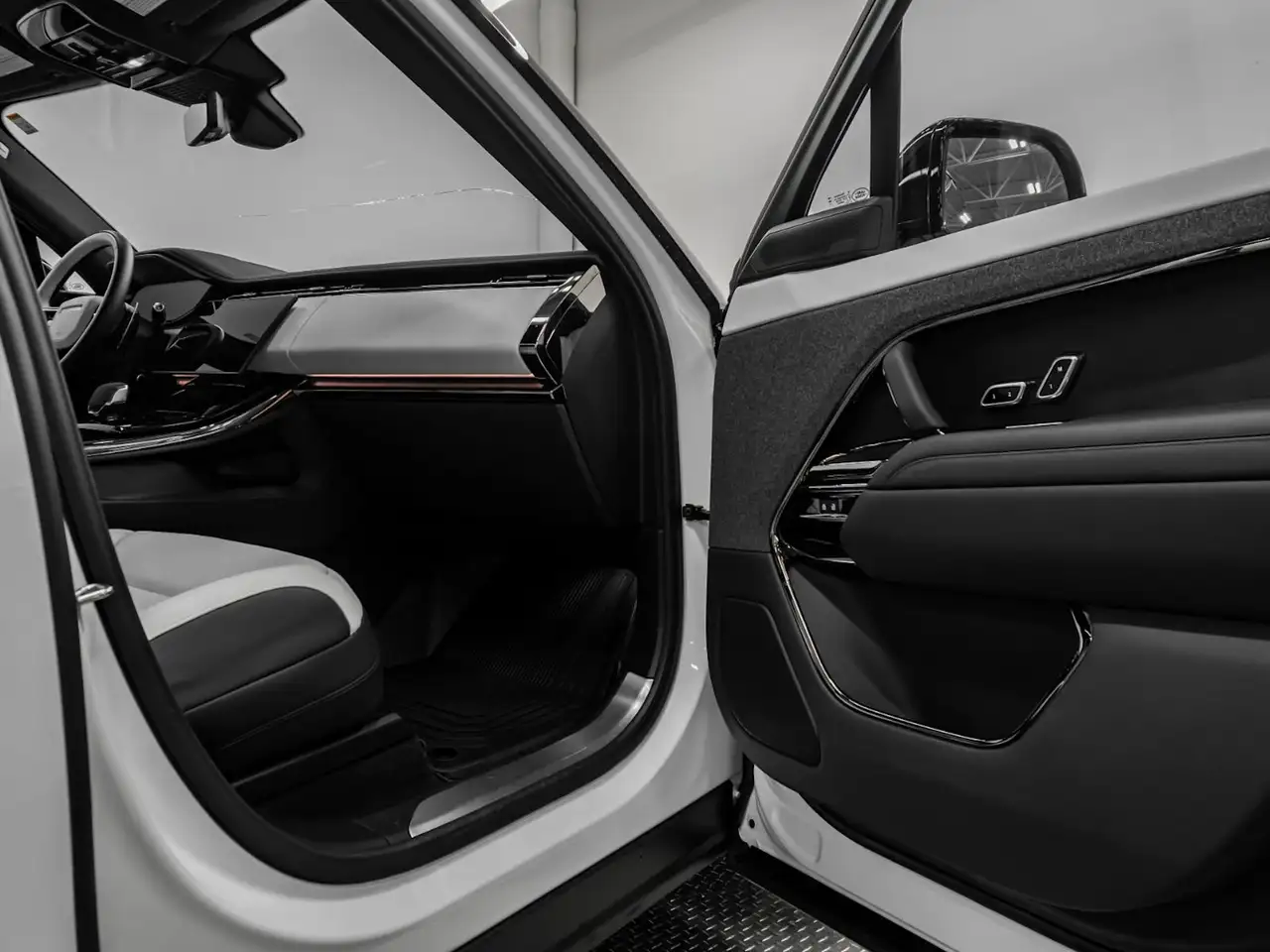 Land Rover Range Rover Sport - Image 27