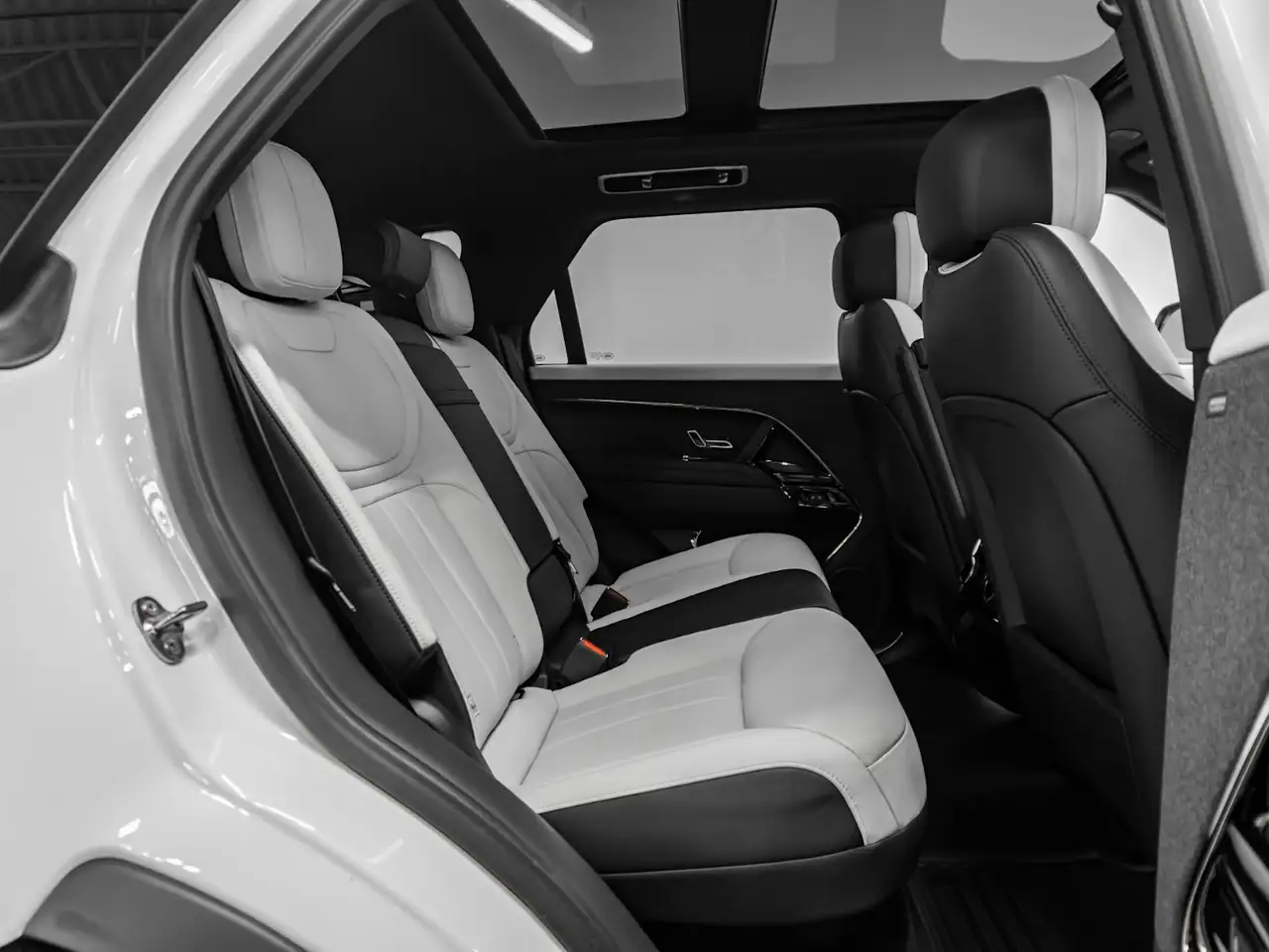 Land Rover Range Rover Sport - Image 24