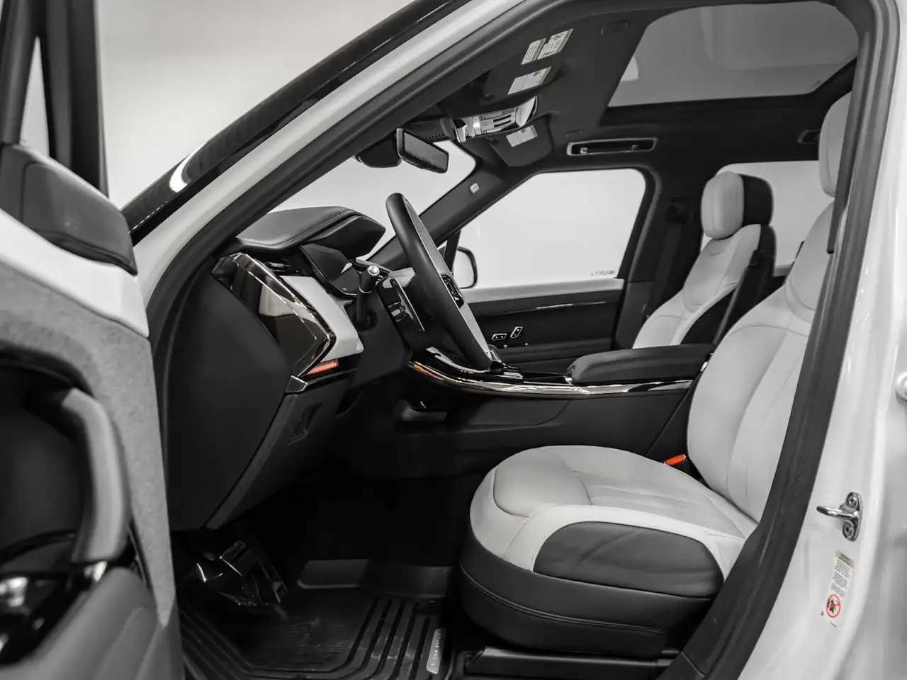 Land Rover Range Rover Sport - Image 31
