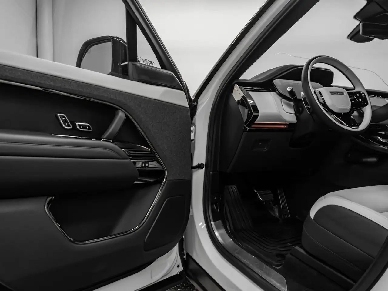 Land Rover Range Rover Sport - Image 4