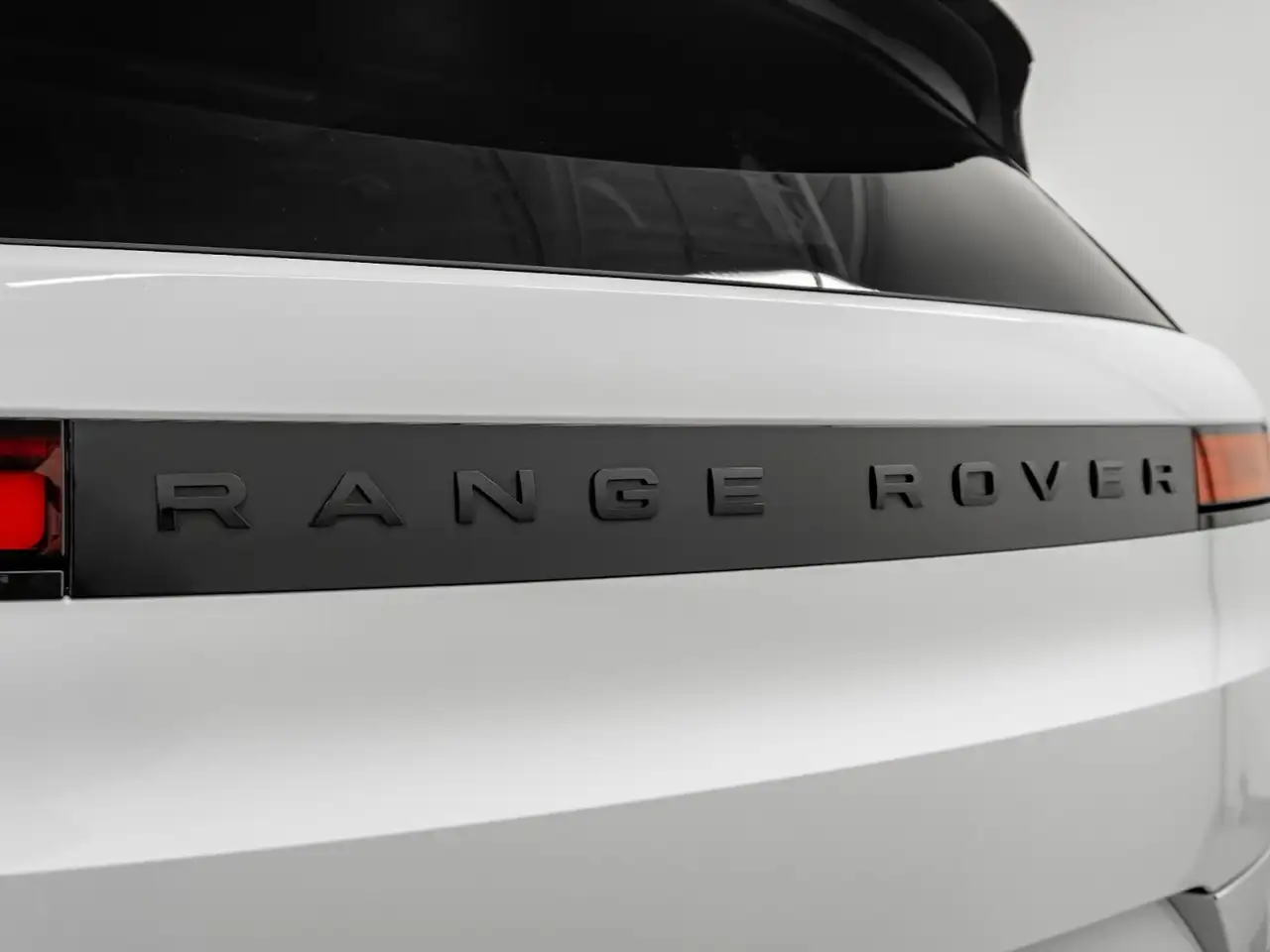 Land Rover Range Rover Sport - Image 12