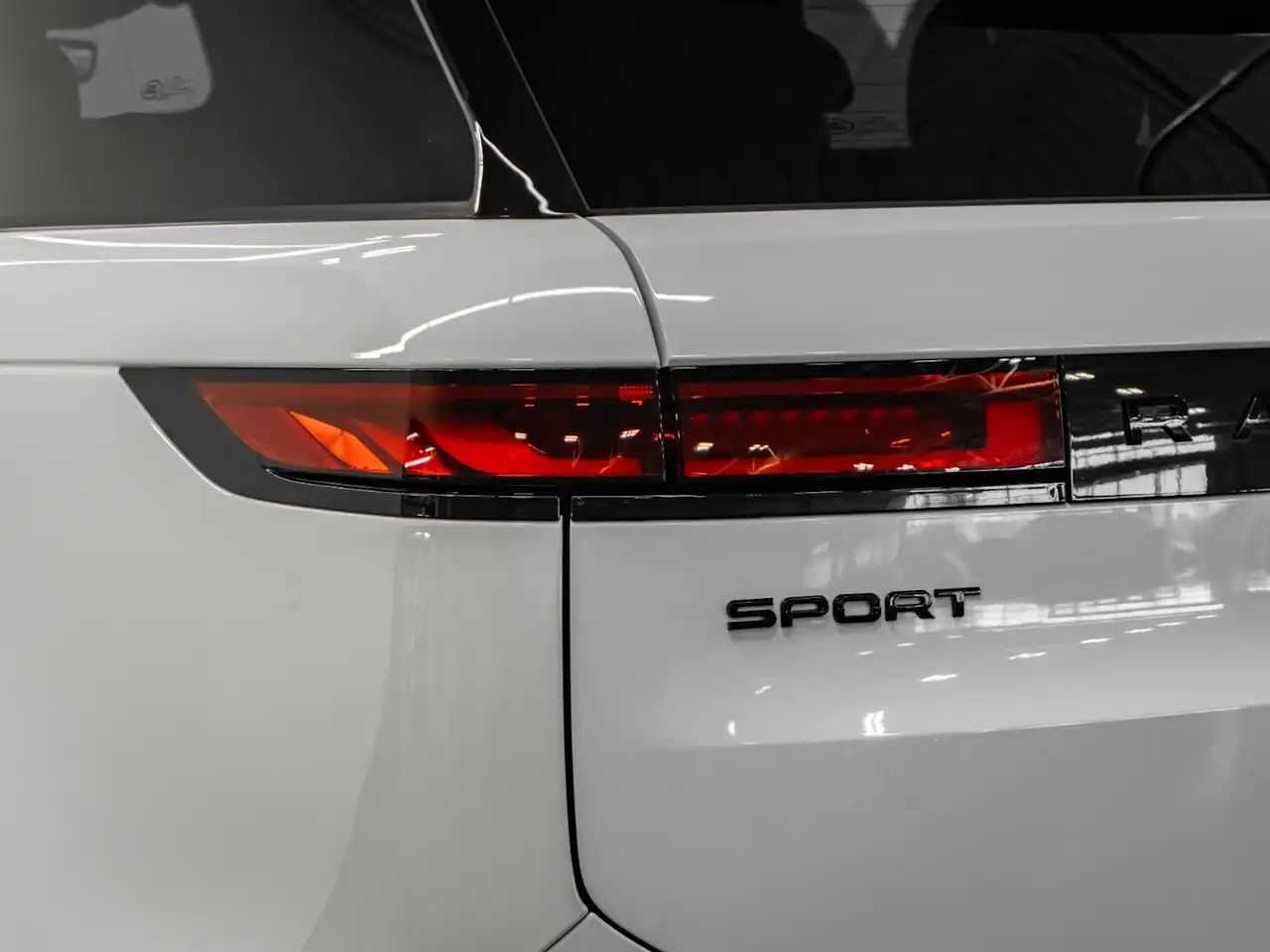 Land Rover Range Rover Sport - Image 14