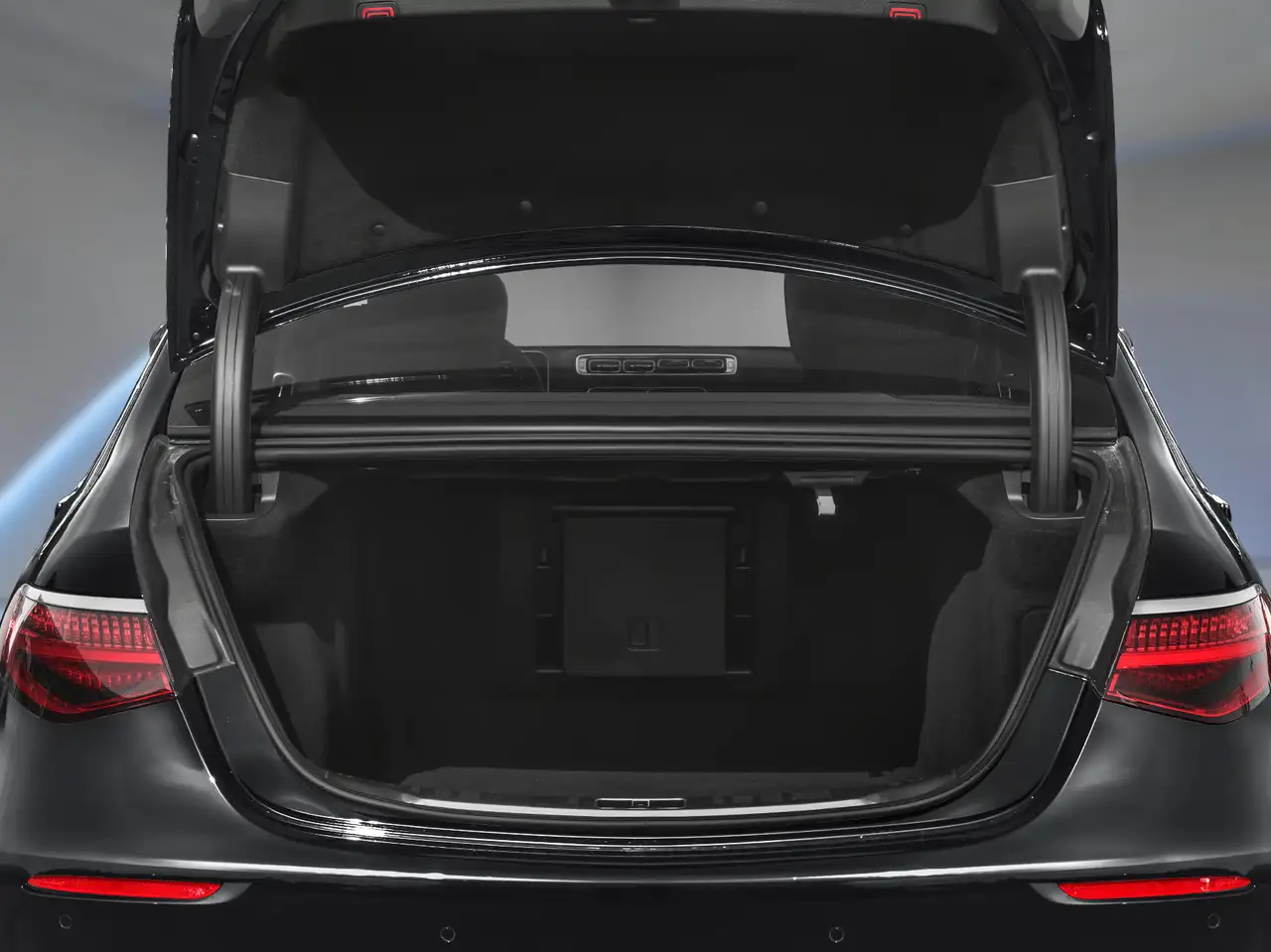Mercedes-Benz S-Class - Image 7