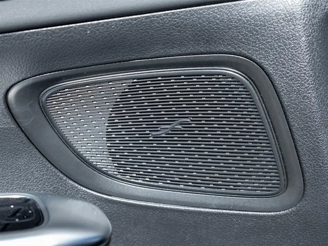 Mercedes-Benz C-Class - Image 28