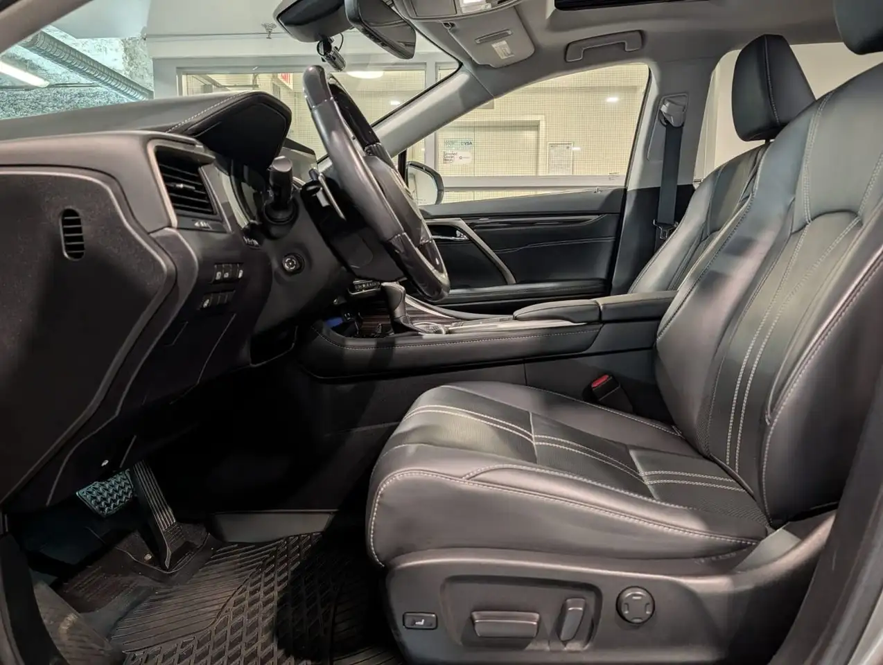Lexus RX - Image 7