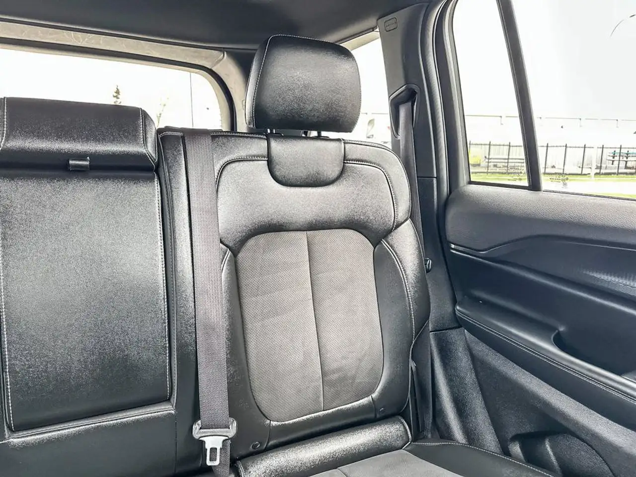Jeep Grand Cherokee - Image 19