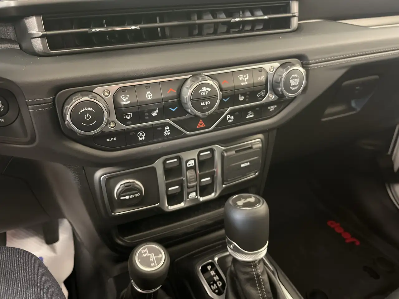 Jeep Wrangler - Image 16