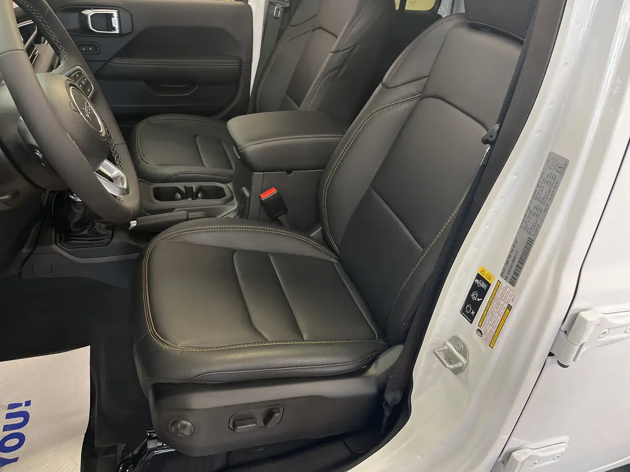 Jeep Wrangler - Image 11