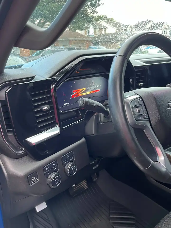 Chevrolet Silverado 1500 - Image 7