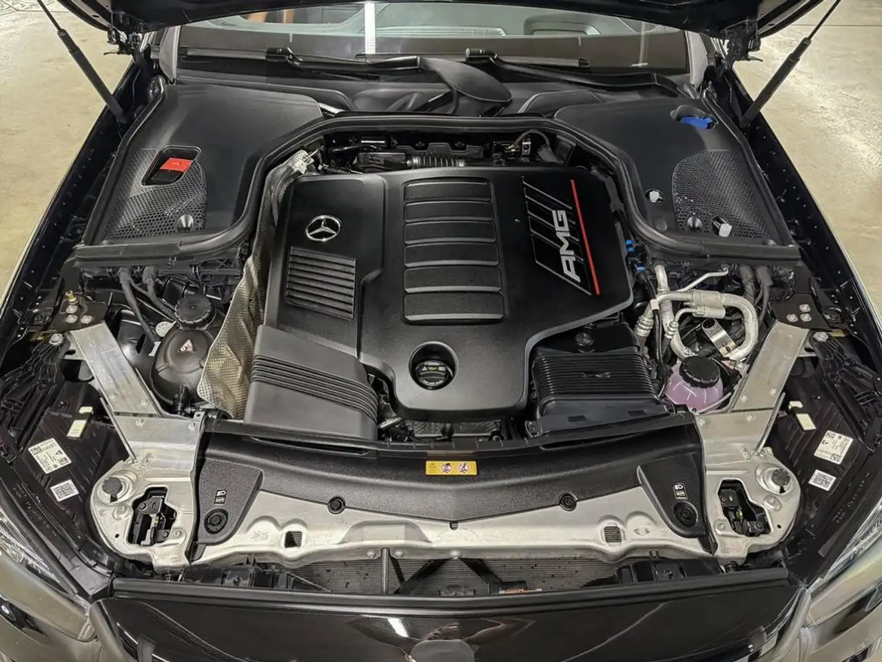 Mercedes-Benz E-Class - Image 20
