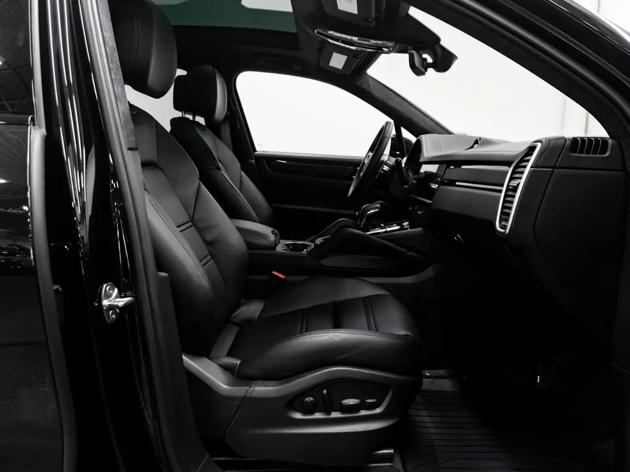 Porsche Cayenne - Image 5