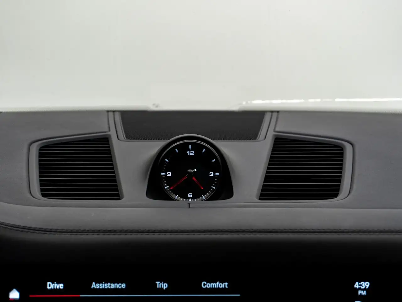 Porsche Cayenne - Image 32