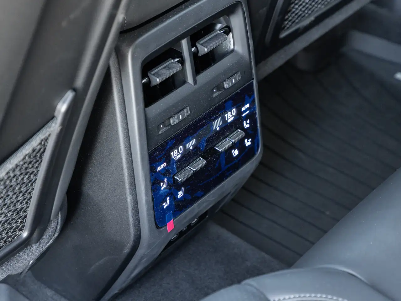 Porsche Macan - Image 36