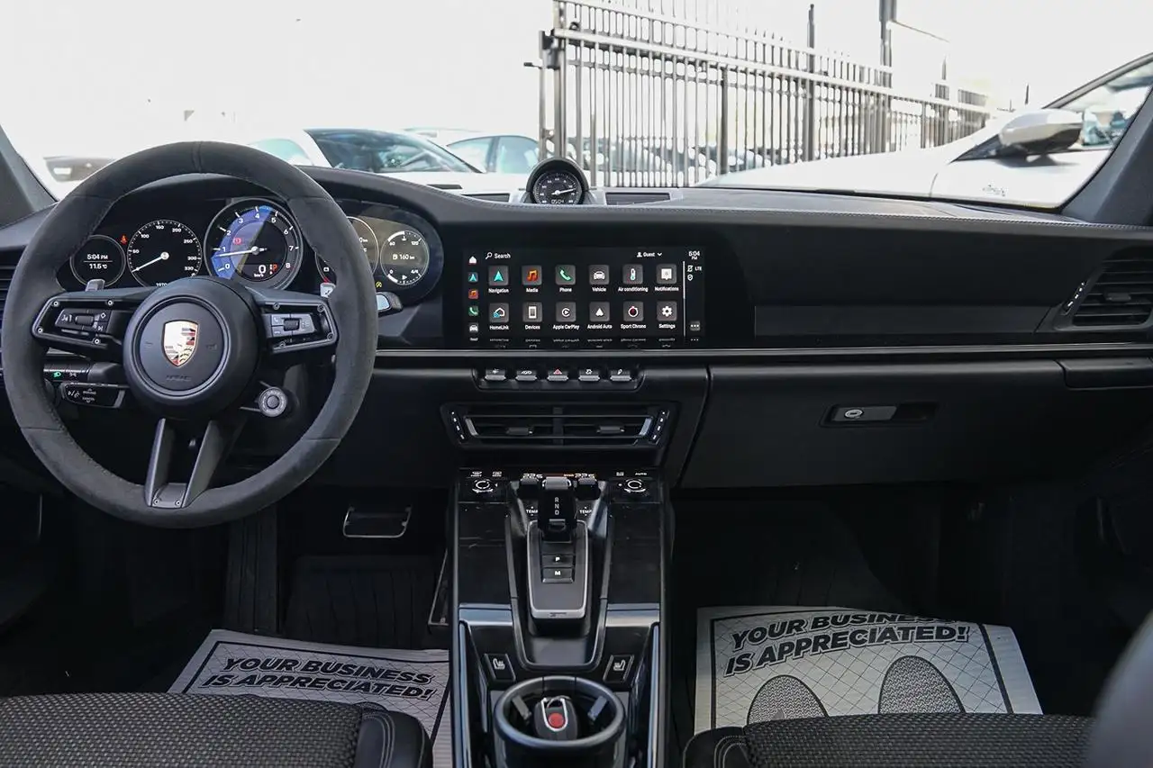 Porsche 911 - Image 18