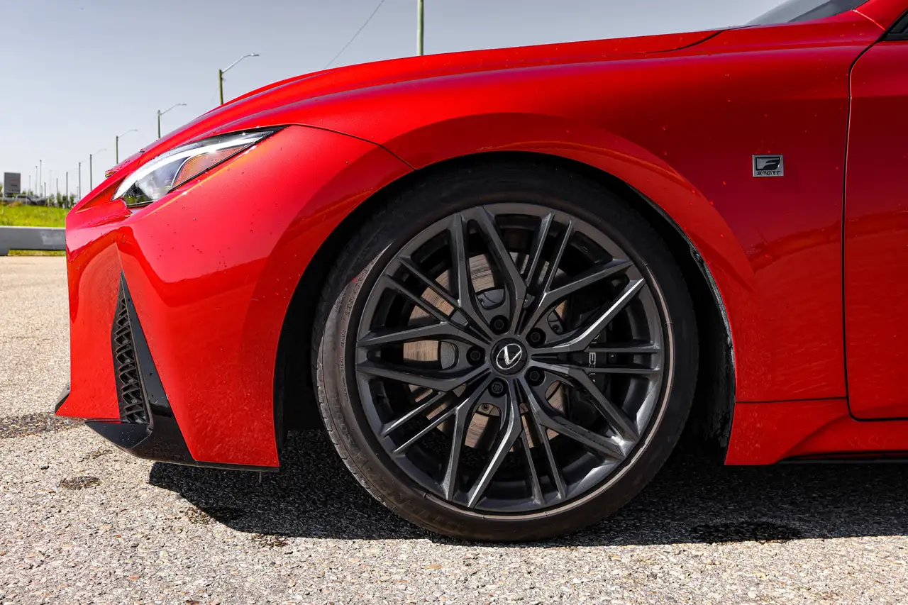 Lexus IS - Image 24