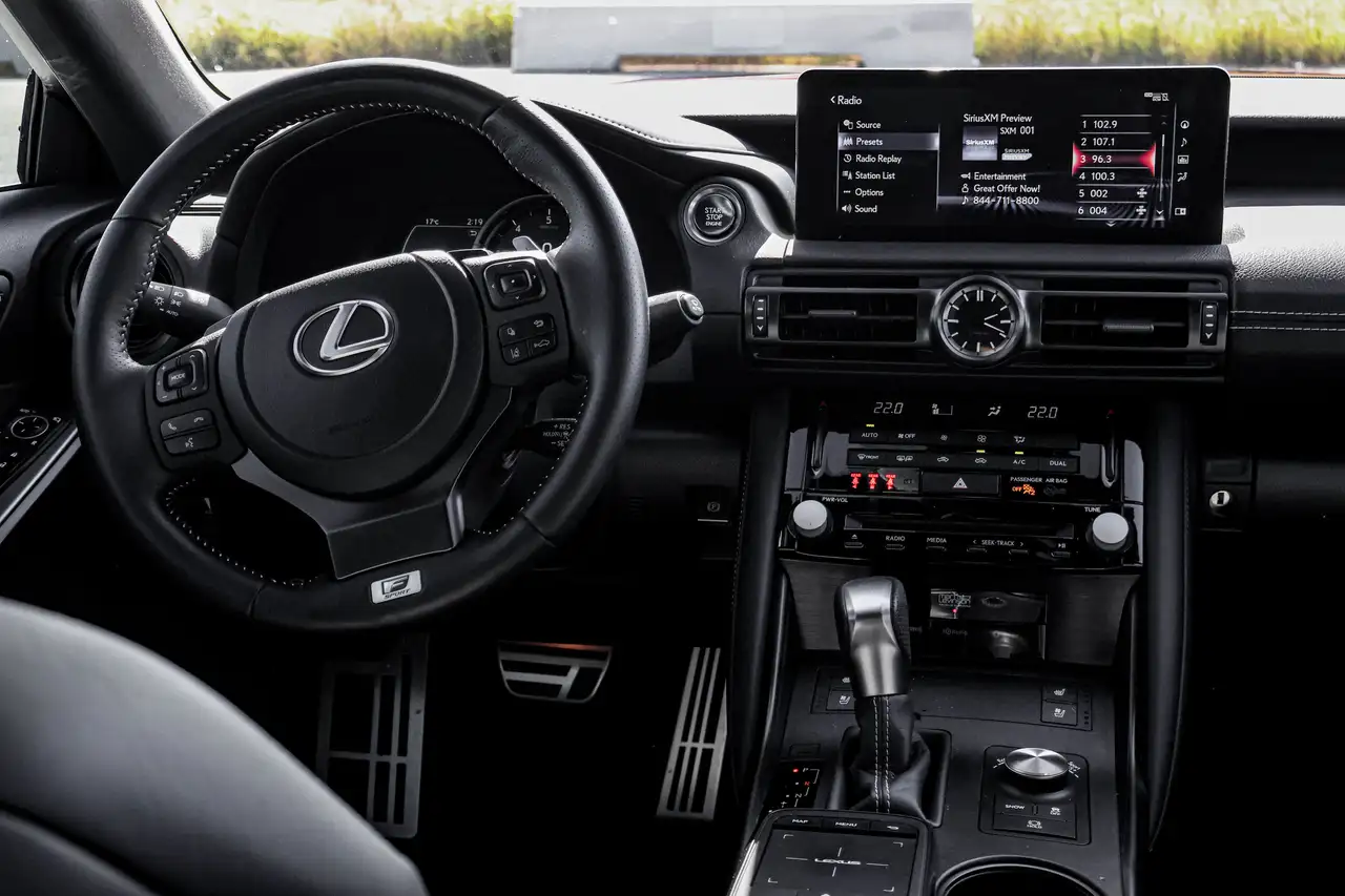 Lexus IS - Image 14