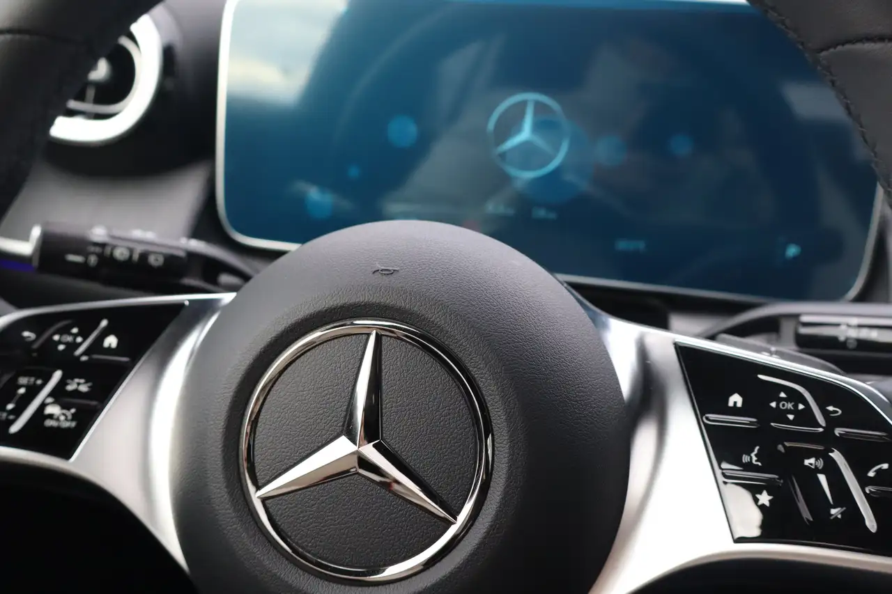 Mercedes-Benz GLC - Image 11