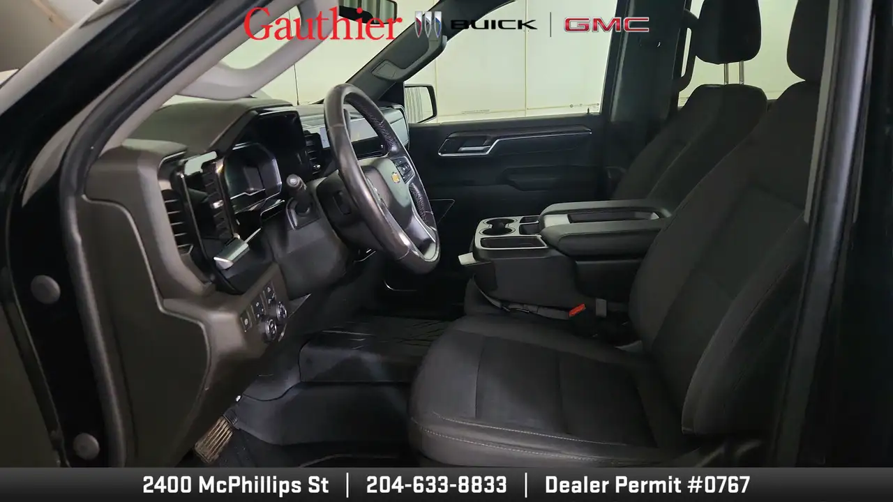 Chevrolet Silverado 1500 - Image 18