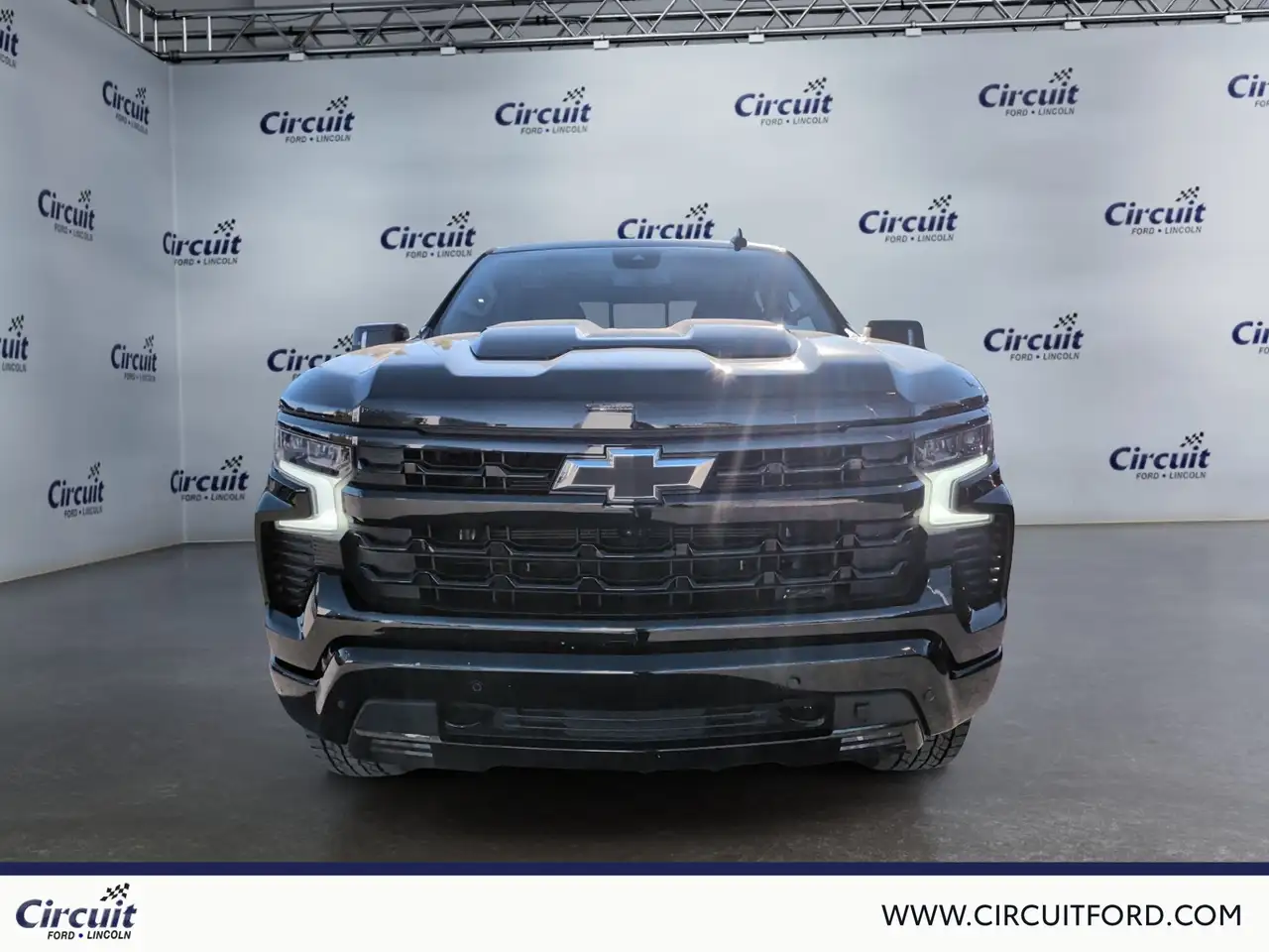 Chevrolet Silverado 1500 - Image 2