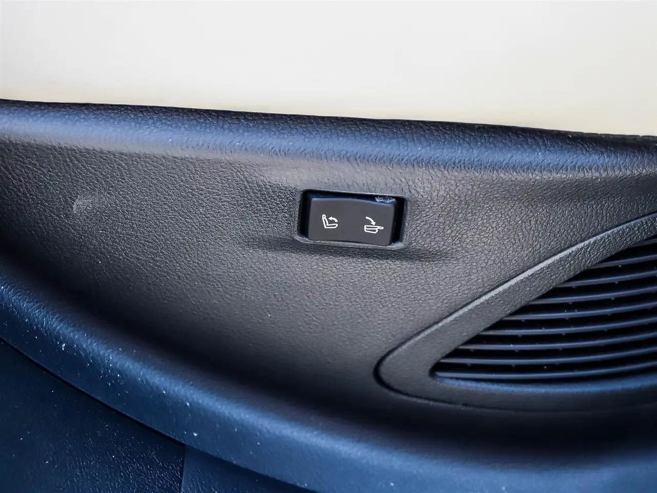 Lexus RX - Image 18