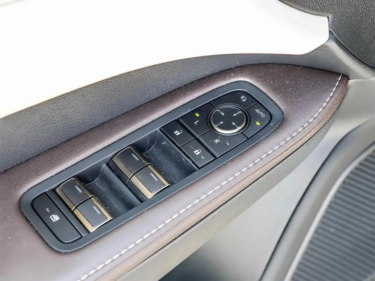 Lexus RX - Image 26