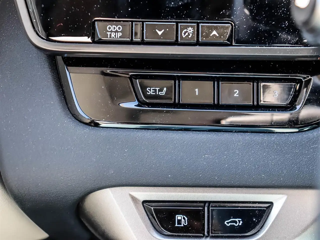 Lexus RX - Image 34