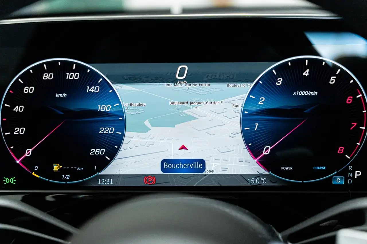 Mercedes-Benz E-Class - Image 9