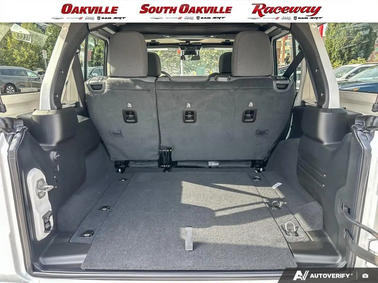 Jeep Wrangler - Image 12