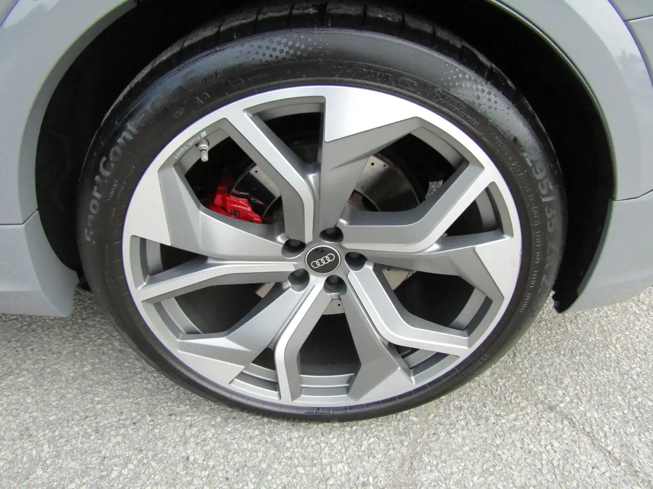Audi RS Q8 - Image 20