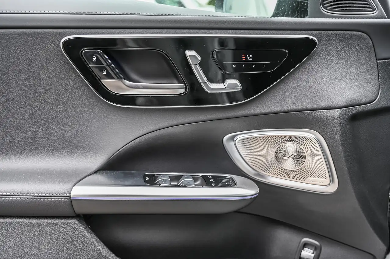 Mercedes-Benz C-Class - Image 9