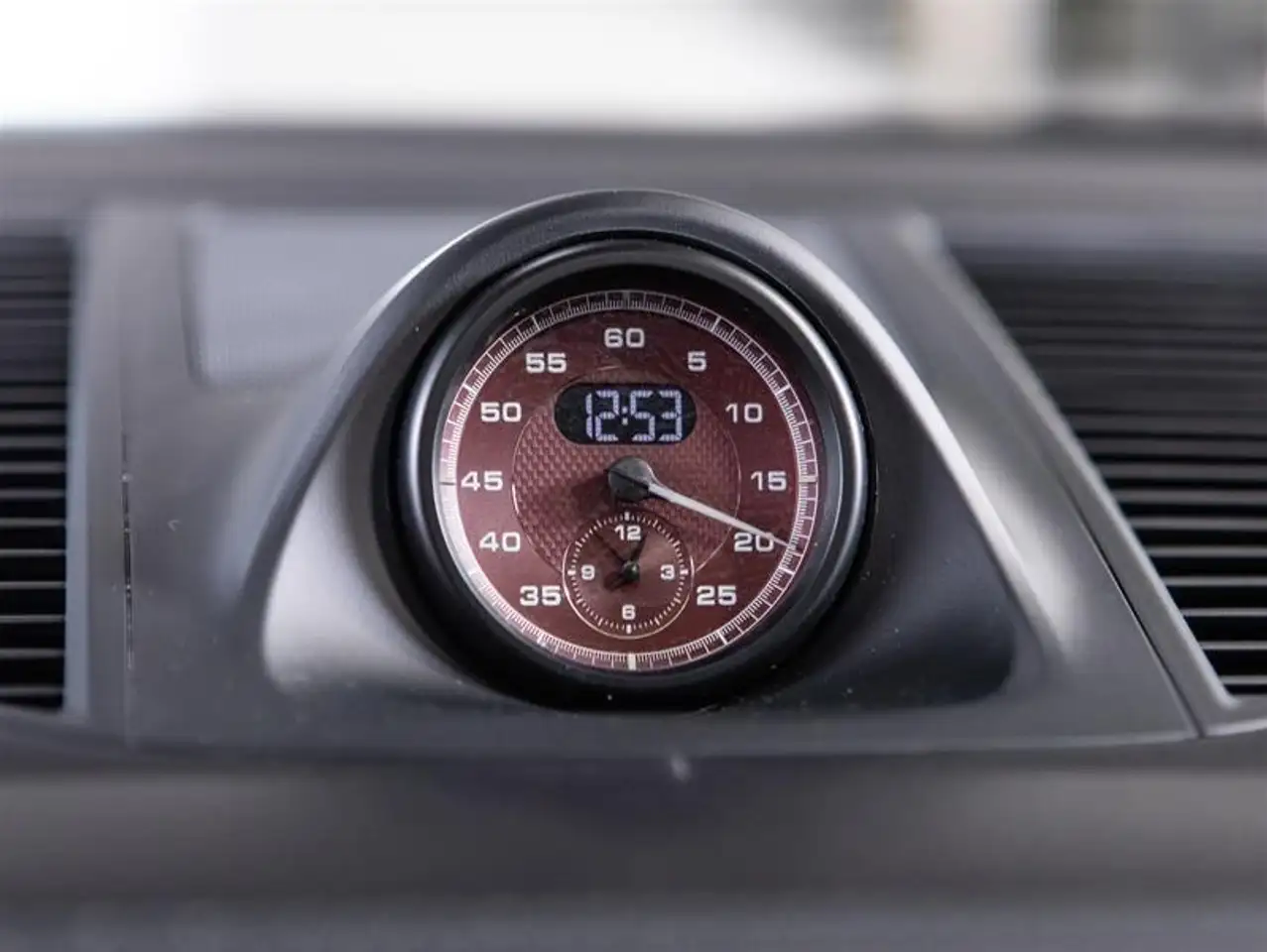 Porsche Macan - Image 23