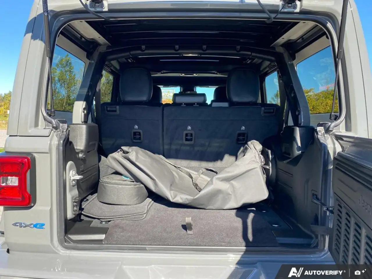 Jeep Wrangler - Image 13