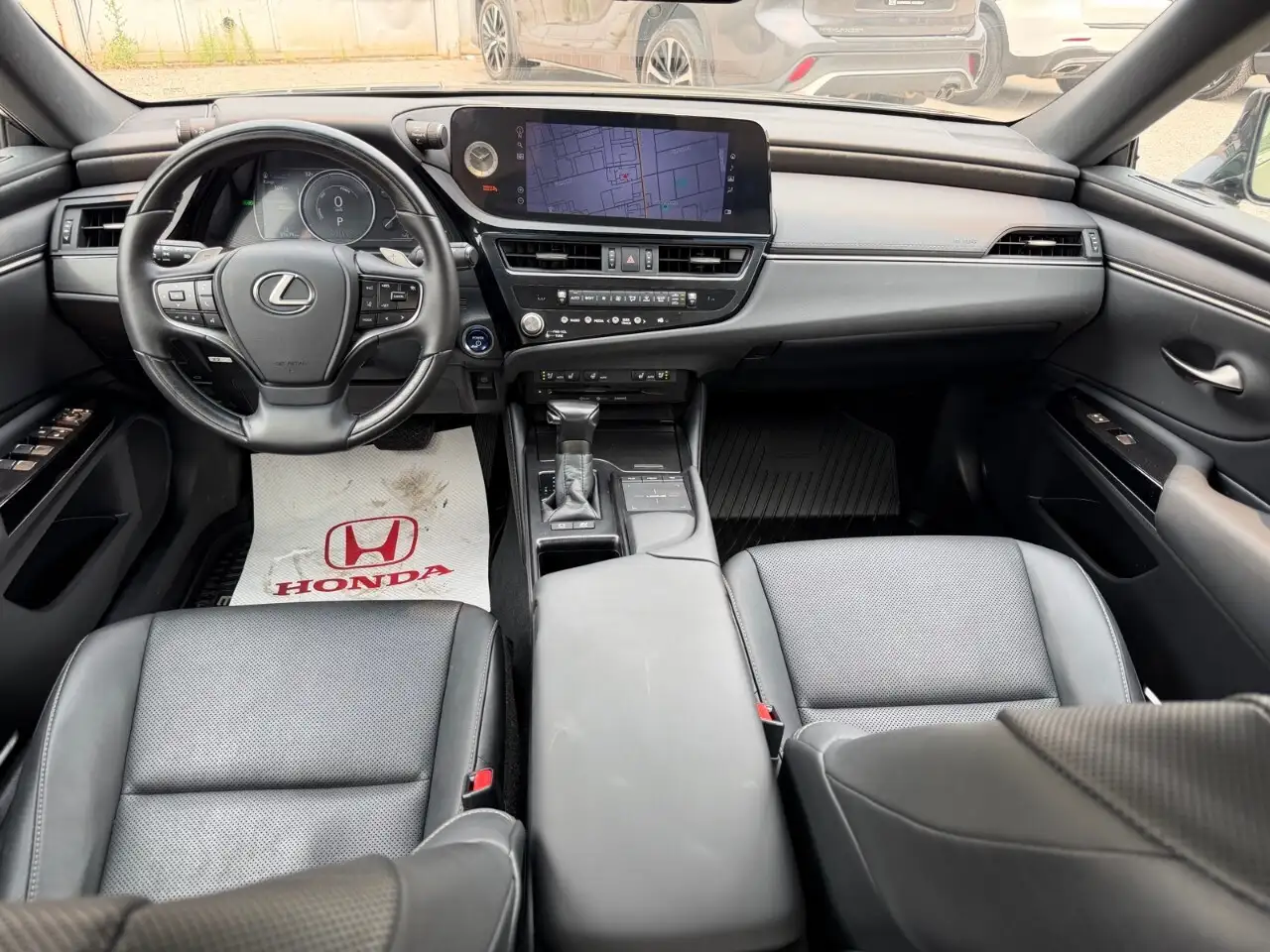 Lexus ES - Image 23