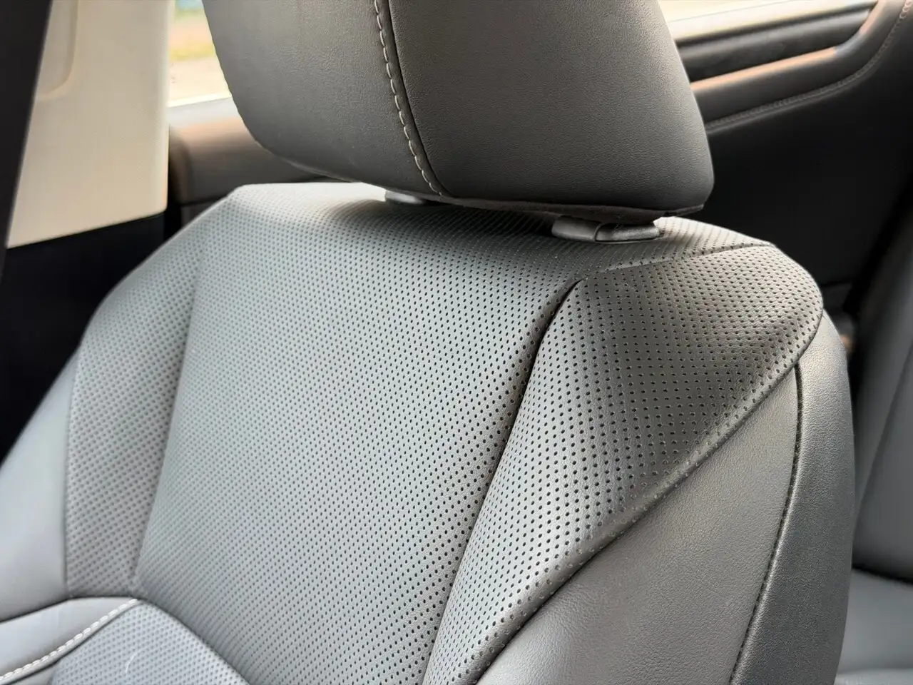 Lexus ES - Image 21