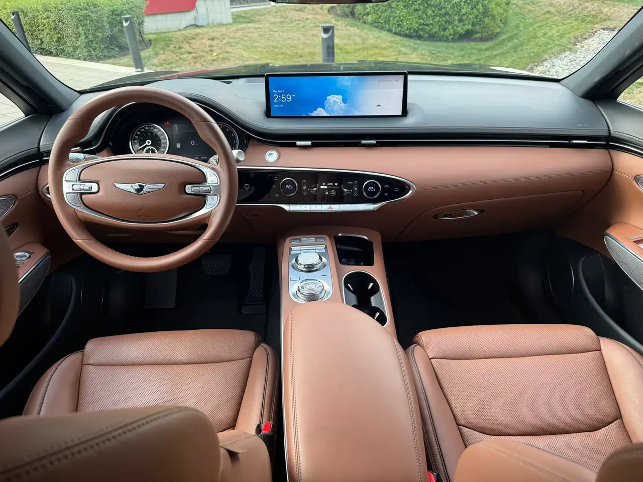 Genesis GV70 - Image 11