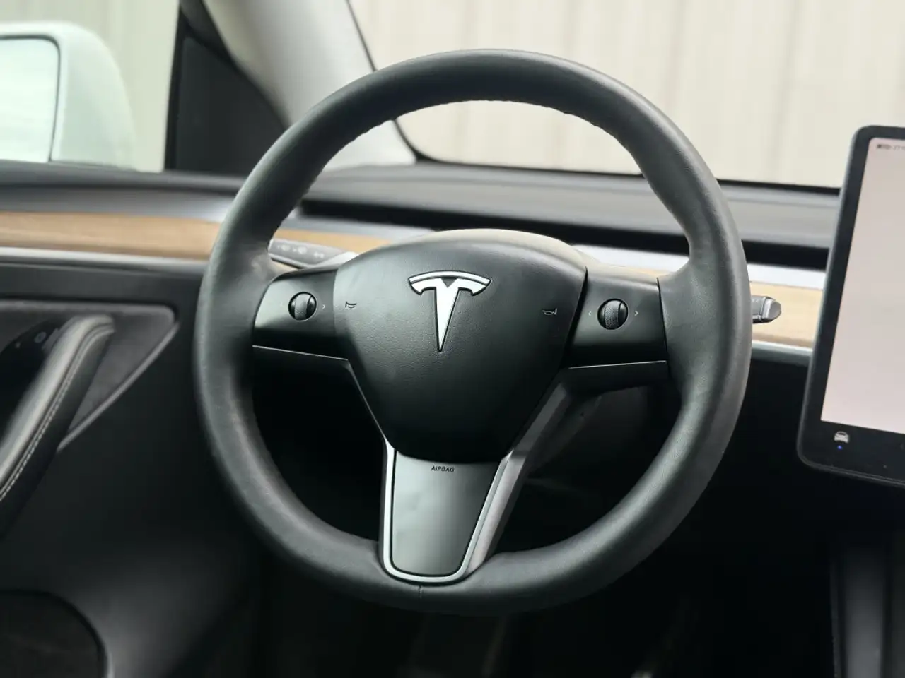 Tesla Model Y - Image 11
