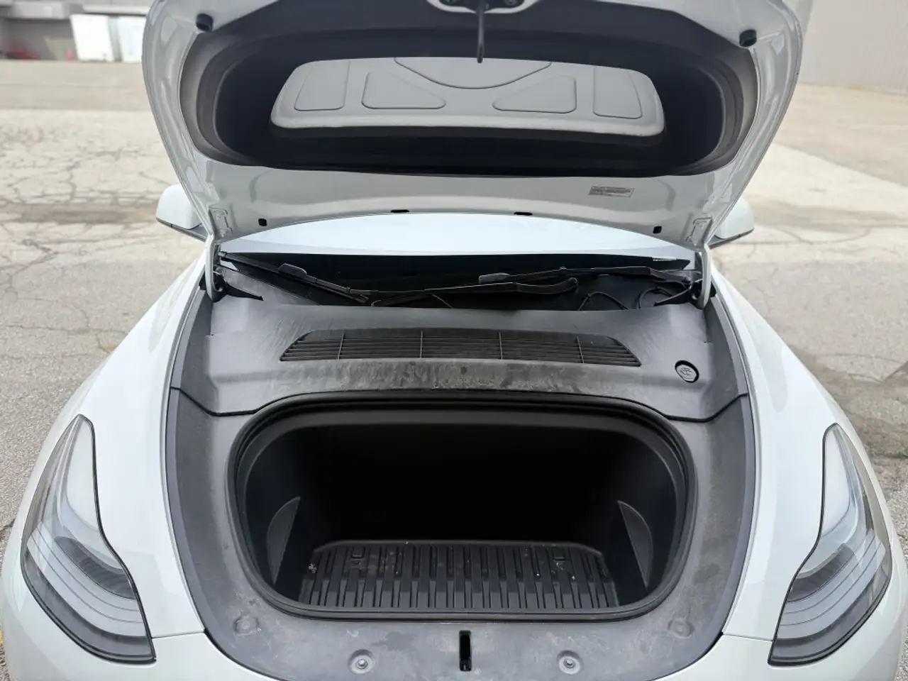 Tesla Model Y - Image 18