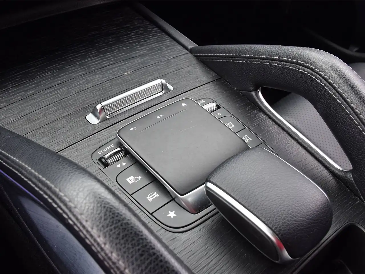 Mercedes-Benz GLE - Image 23