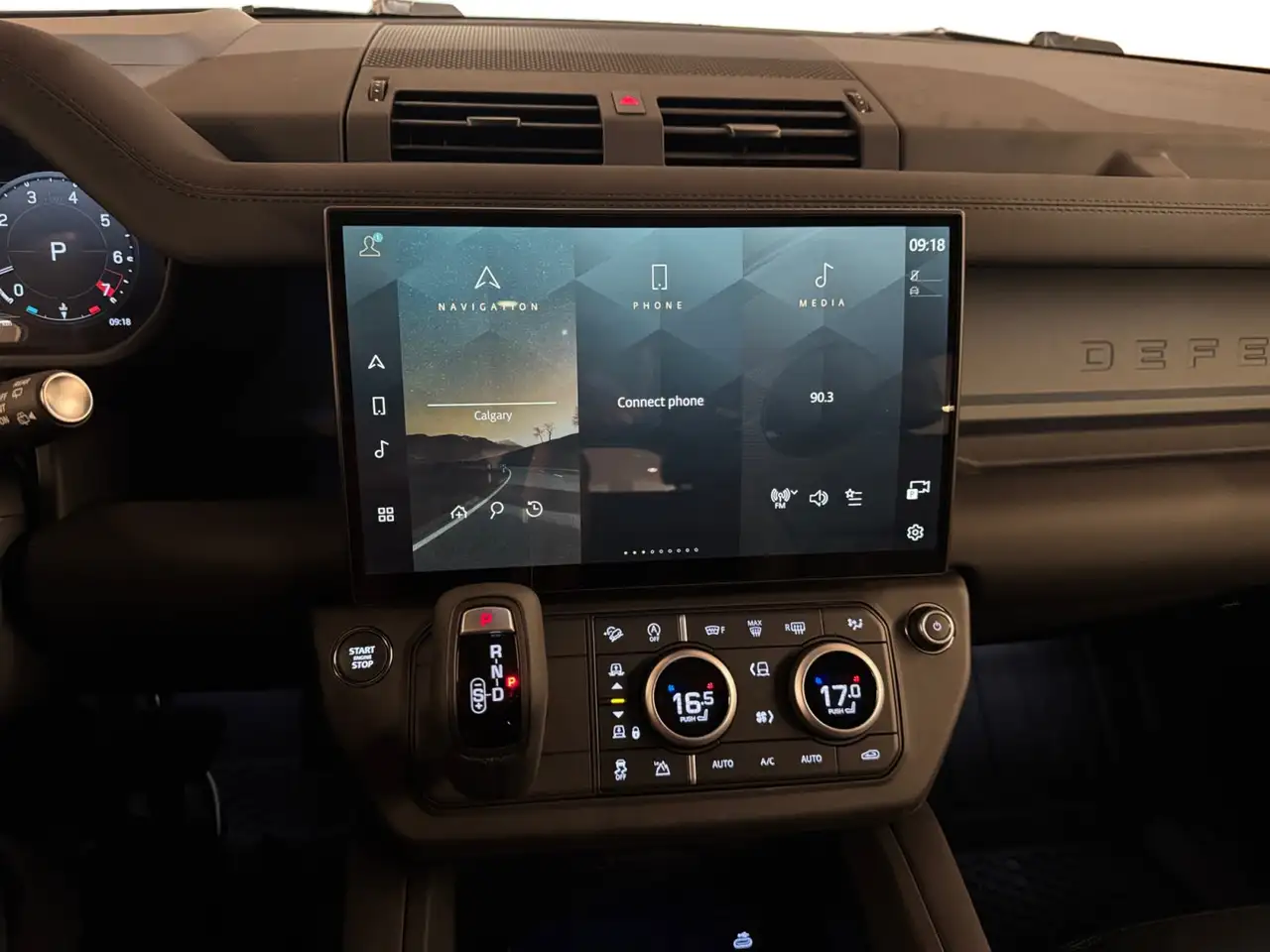 Land Rover Defender - Image 22