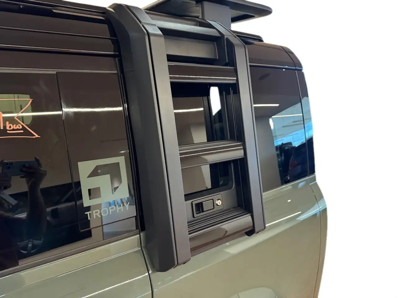 Land Rover Defender - Image 31