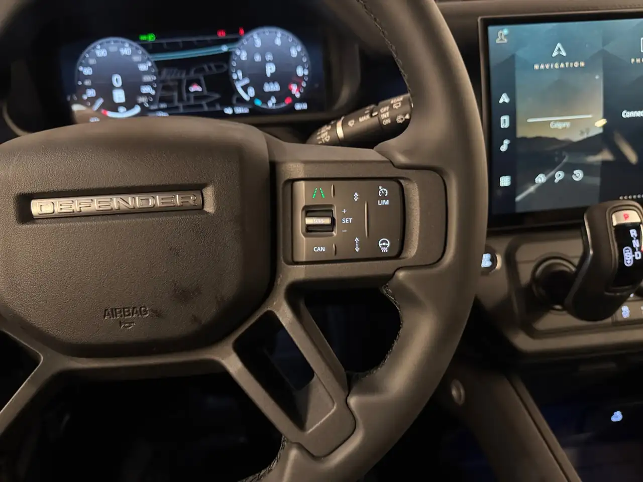 Land Rover Defender - Image 13