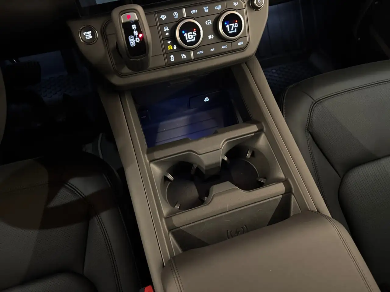 Land Rover Defender - Image 15
