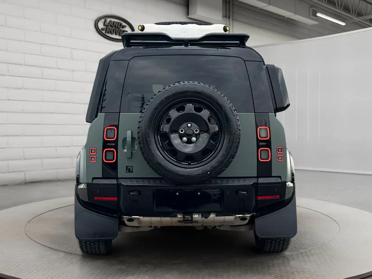 Land Rover Defender - Image 6