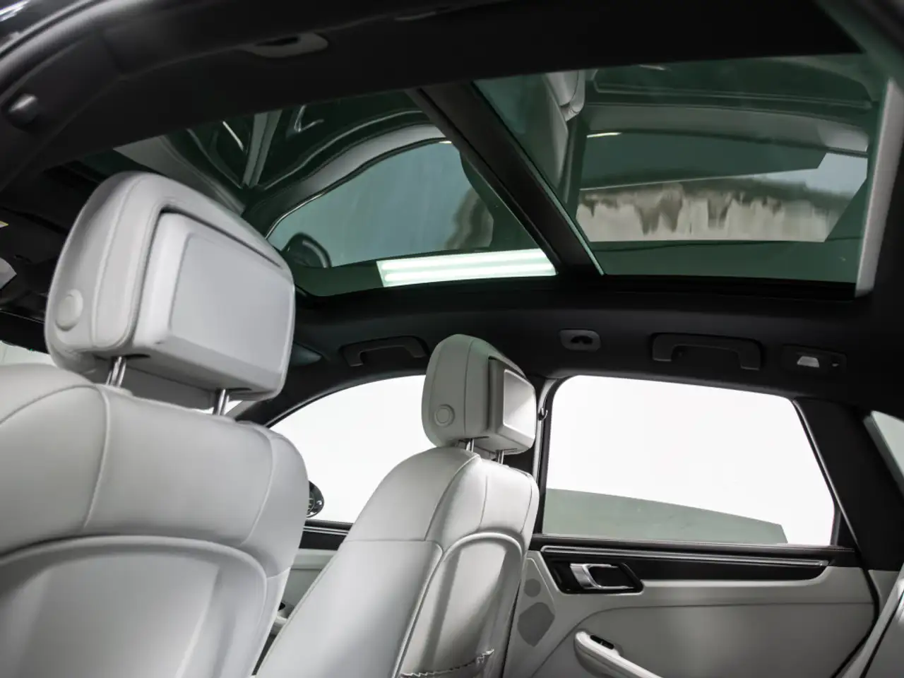 Porsche Macan - Image 20