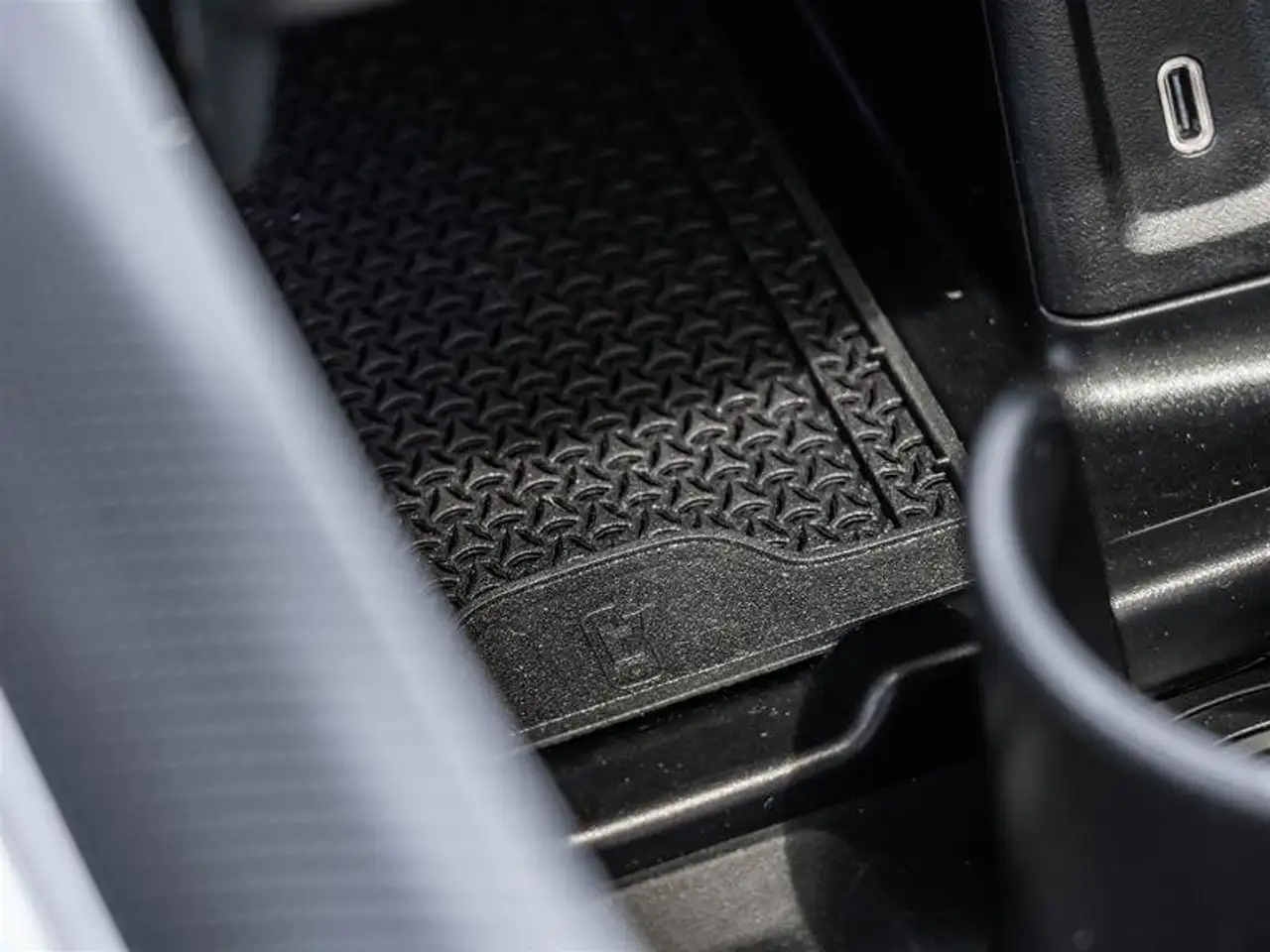Mercedes-Benz GLC - Image 20