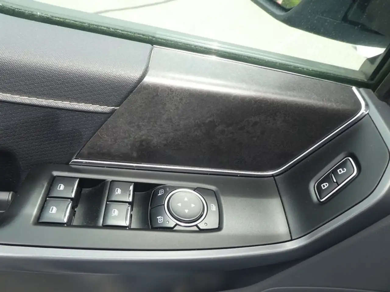 Ford F-150 - Image 18