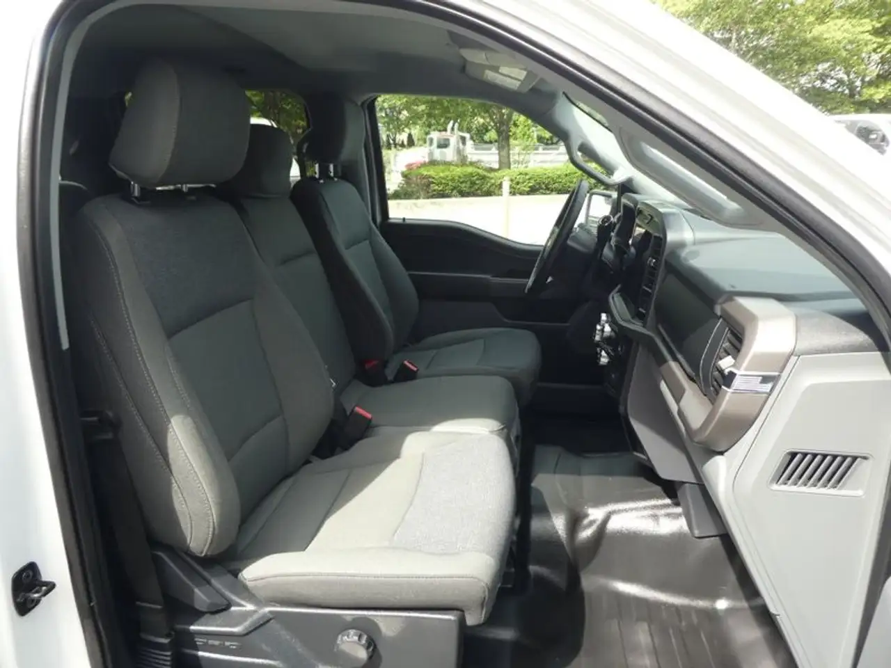 Ford F-150 - Image 22