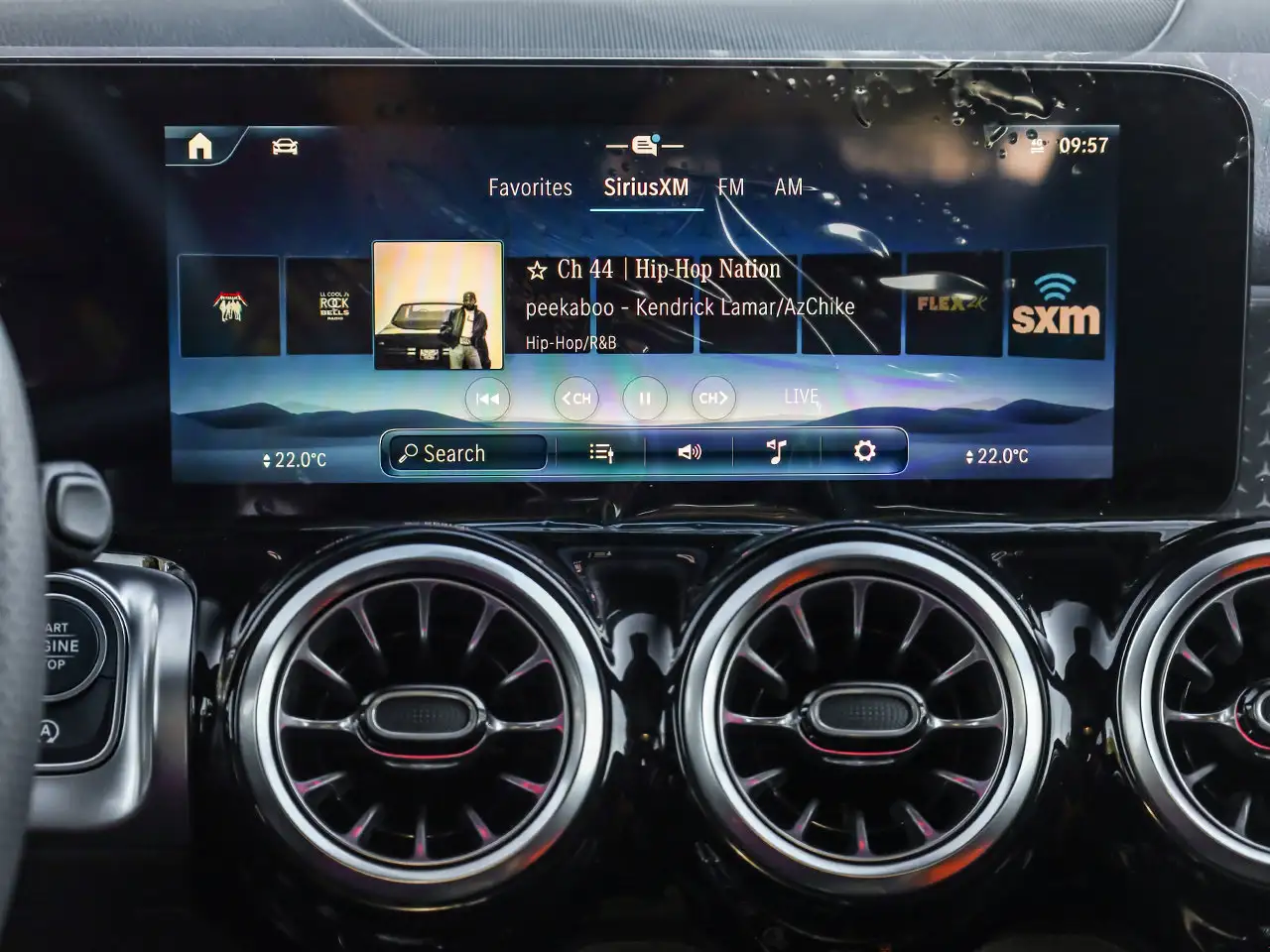 Mercedes-Benz GLB - Image 23