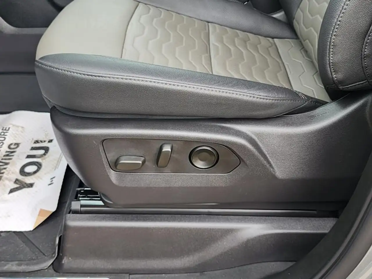 Chevrolet Silverado 1500 - Image 12